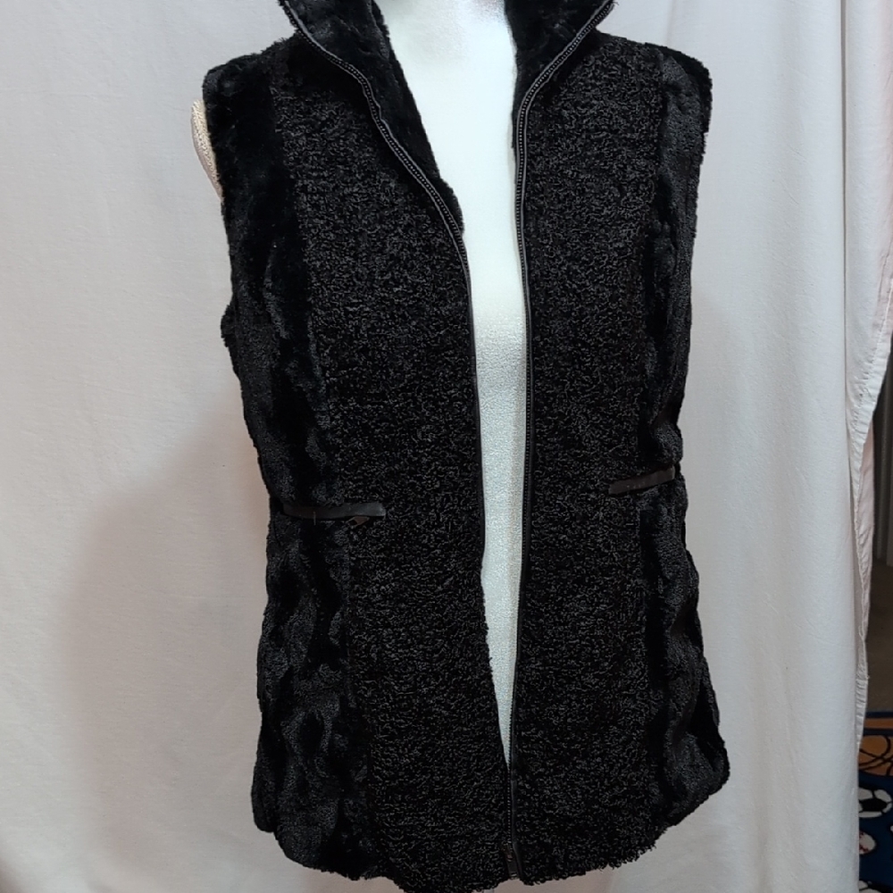 Elegant Black Faux Fur Women's Vest